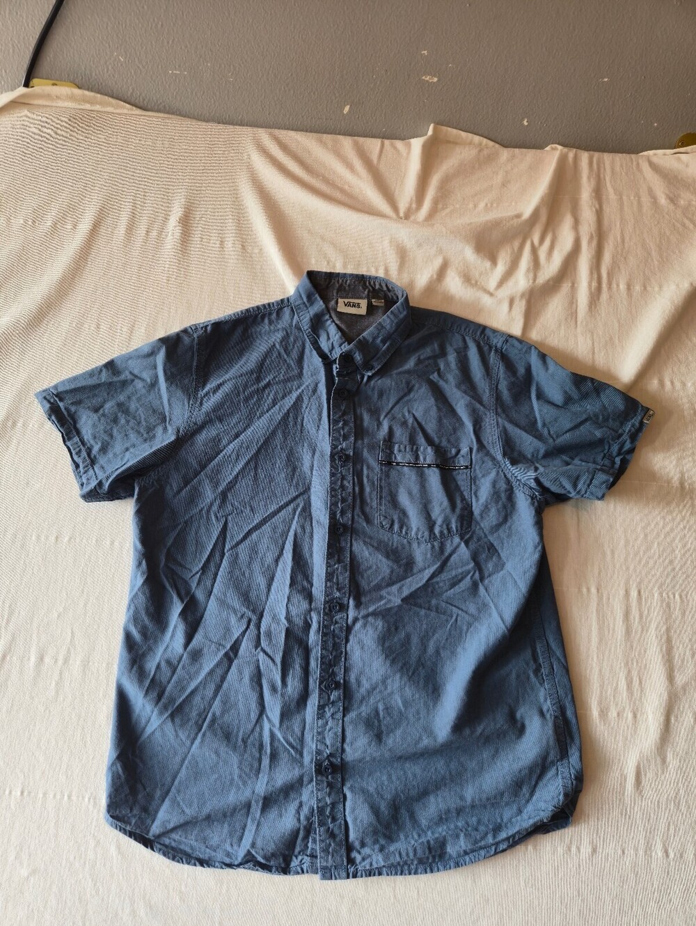 Vans Men's Blue Short Sleeve Button-Up Shirt Medium